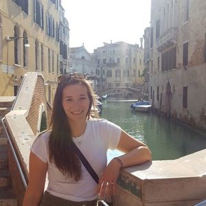 Meet your Posher, Emily